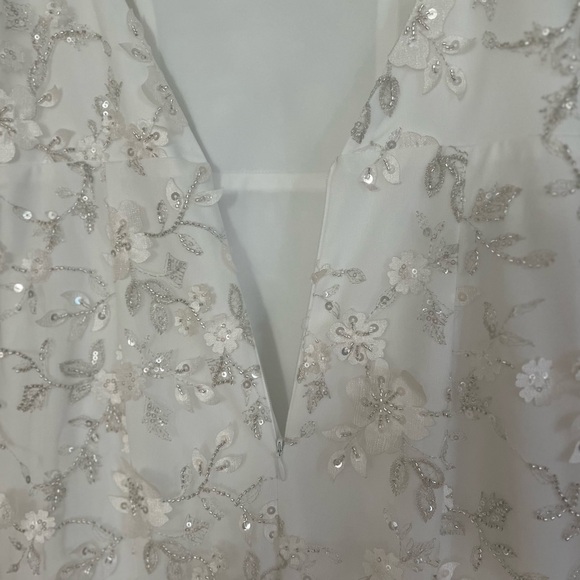 NWOT Vow to Wow White 3D Floral Applique Sequin Maxi Dress - Picture 7 of 7